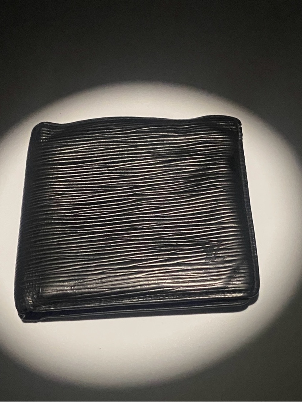 Vintage Authentic Louis Vuitton EPI Bi-Fold Wallet
